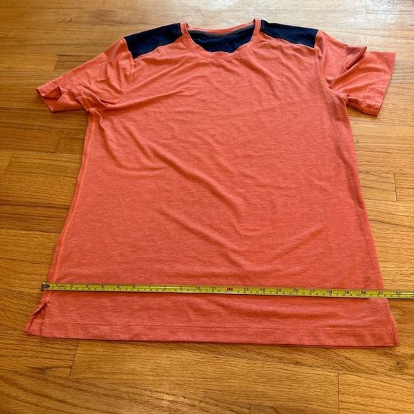 Lululemon active wear t shirt Sz Medium - Picture 7 of 12